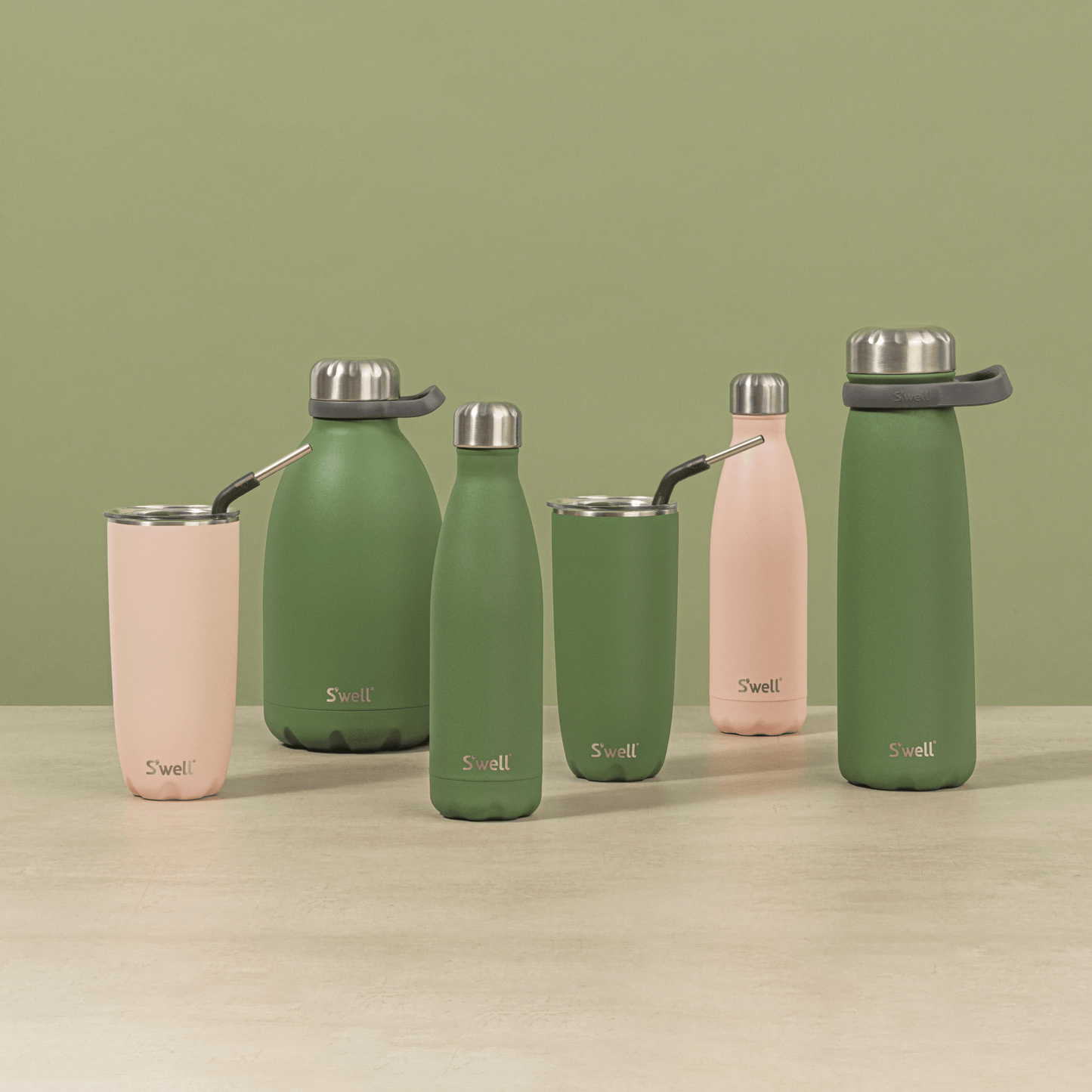 roamer-64oz-m6 Swell-64oz-GreenJasper-Roamer-Lifestyle.png