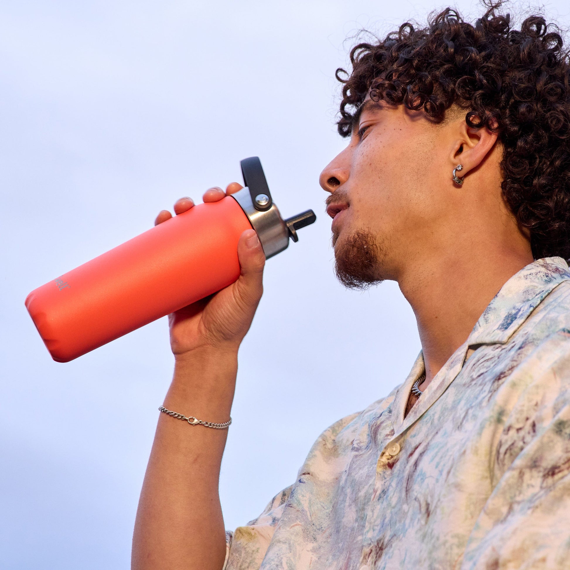 explorer-with-flip-straw-lid-24oz-w4 Swell-Radiant-Coral-Explorer.jpg