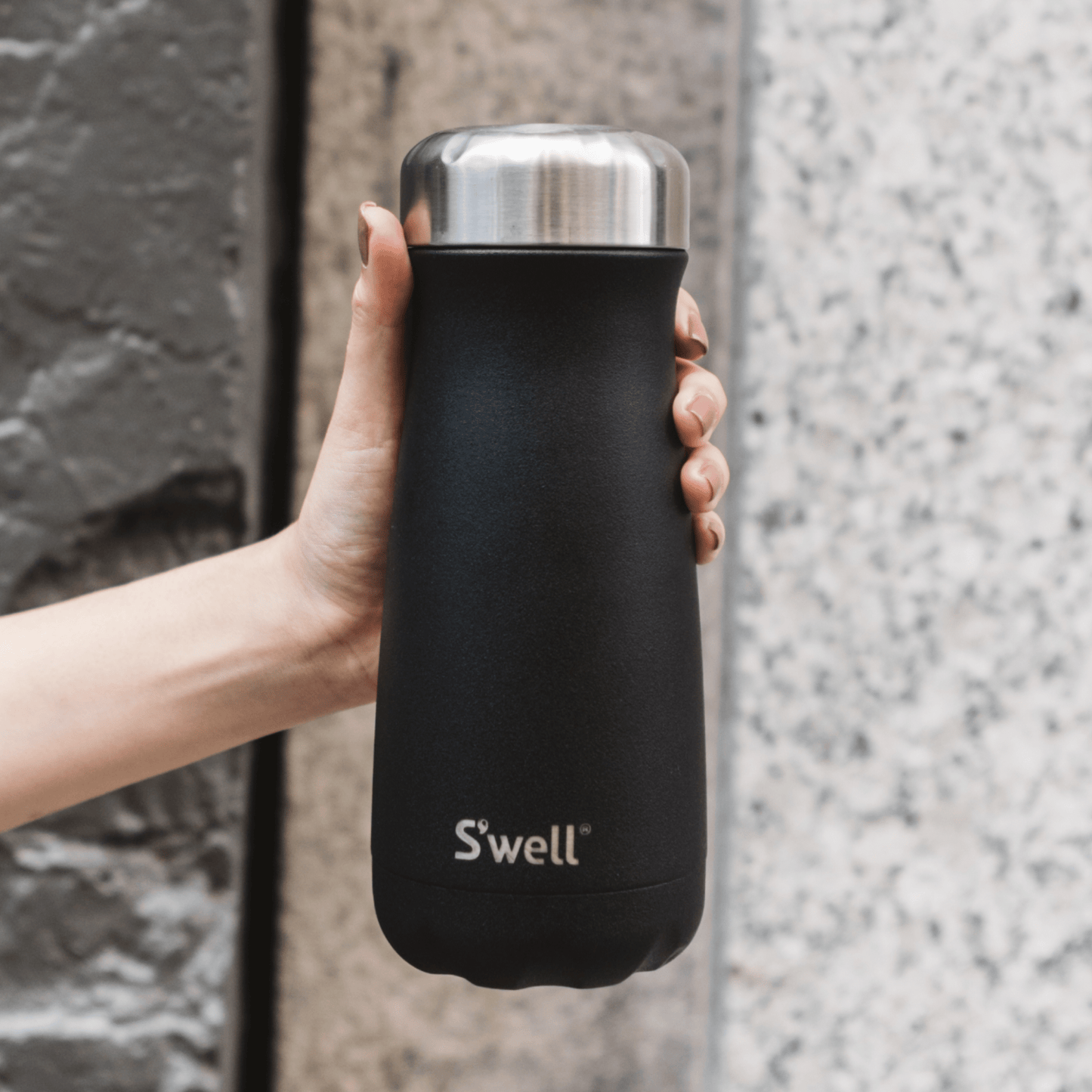 traveler-16oz-r2 Swell-Water-Bottle-Traveler-16oz-Black-Onyx-Lifestyle-1.png