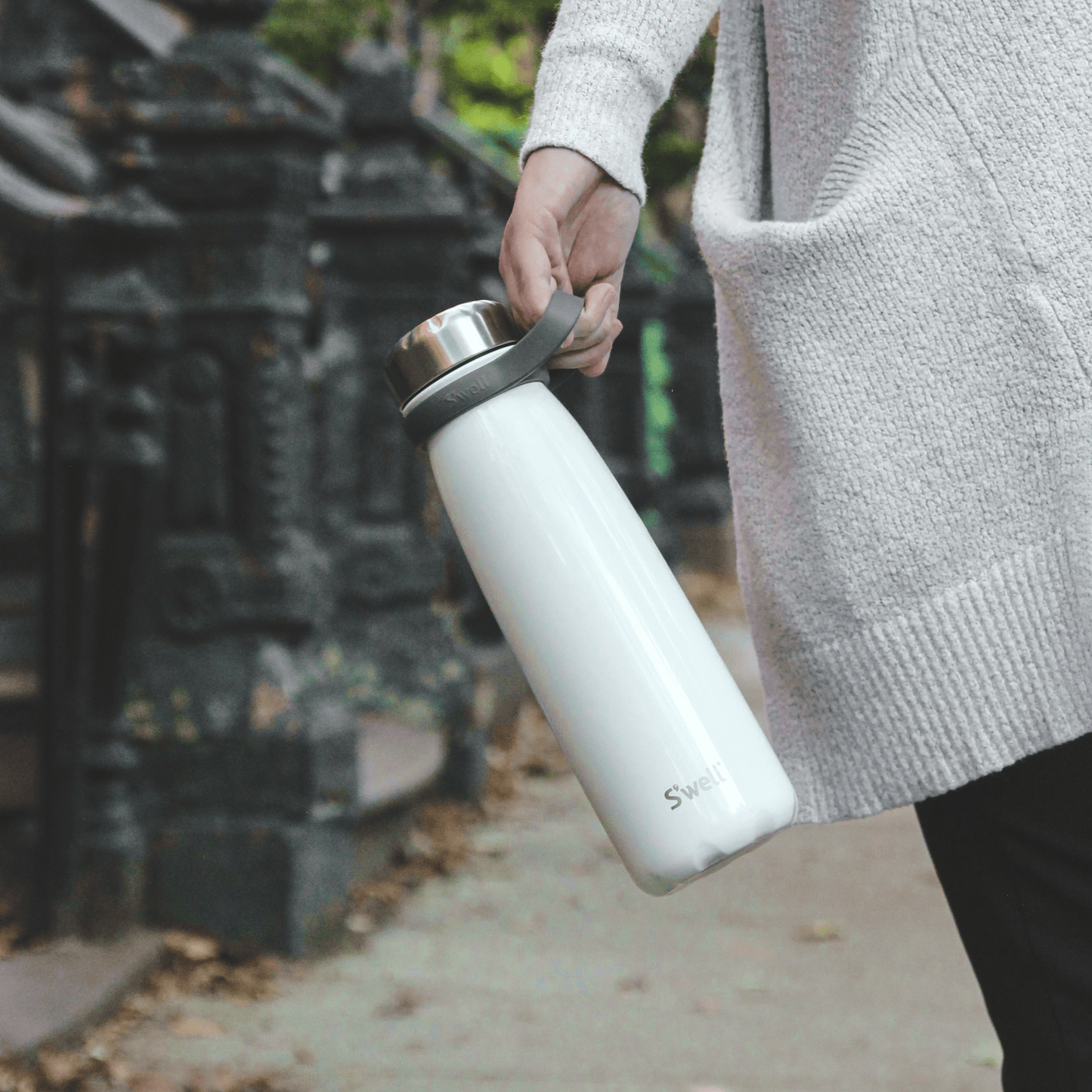 traveler-40oz-h5 Swell-Water-Bottle-Traveler-40oz-White-Angel-Food-Lifestyle-1.png
