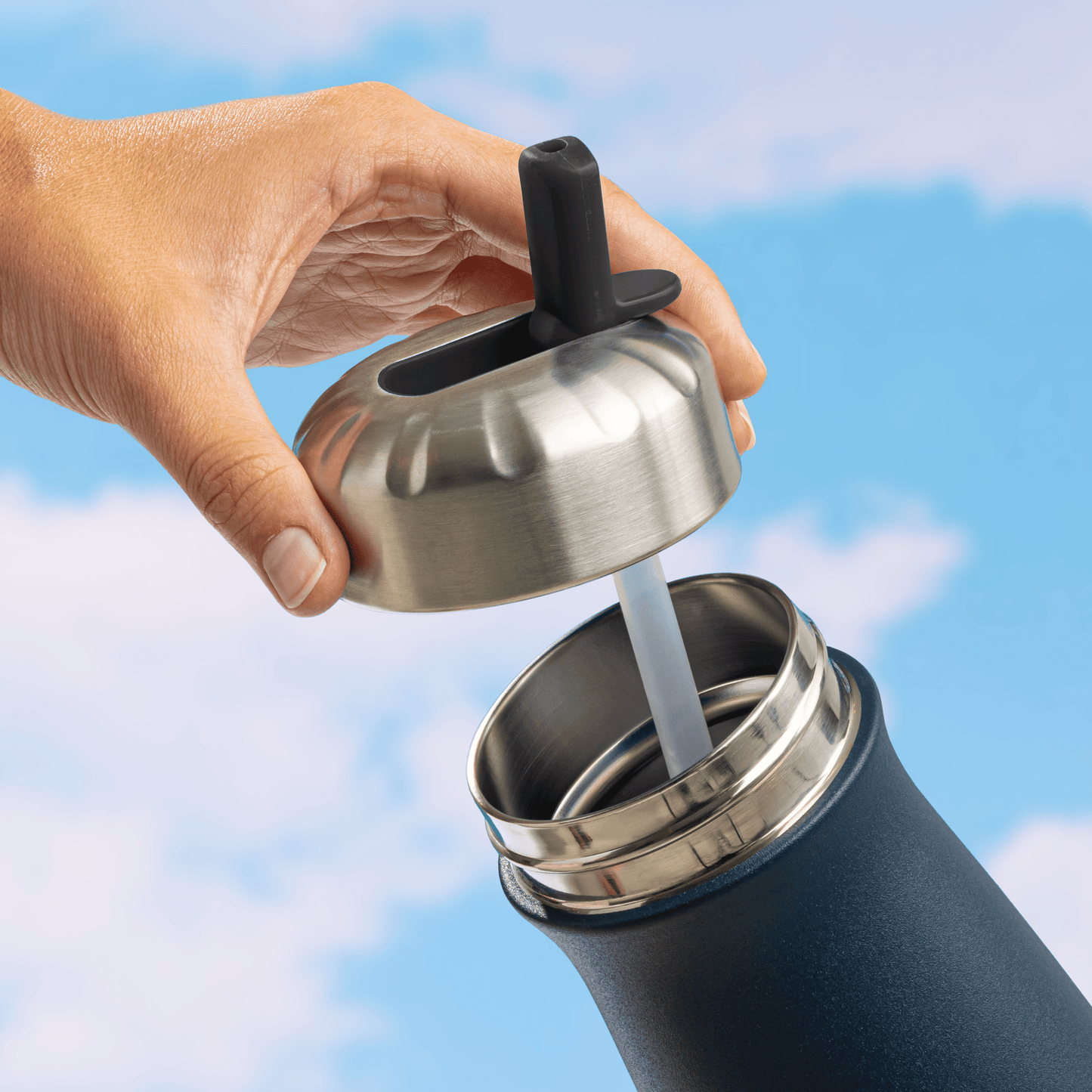 traveler-flip-straw-lid-r0 Swell_Flip_Straw_Cap_Traveler-Straw-Down-Bottle-1.png