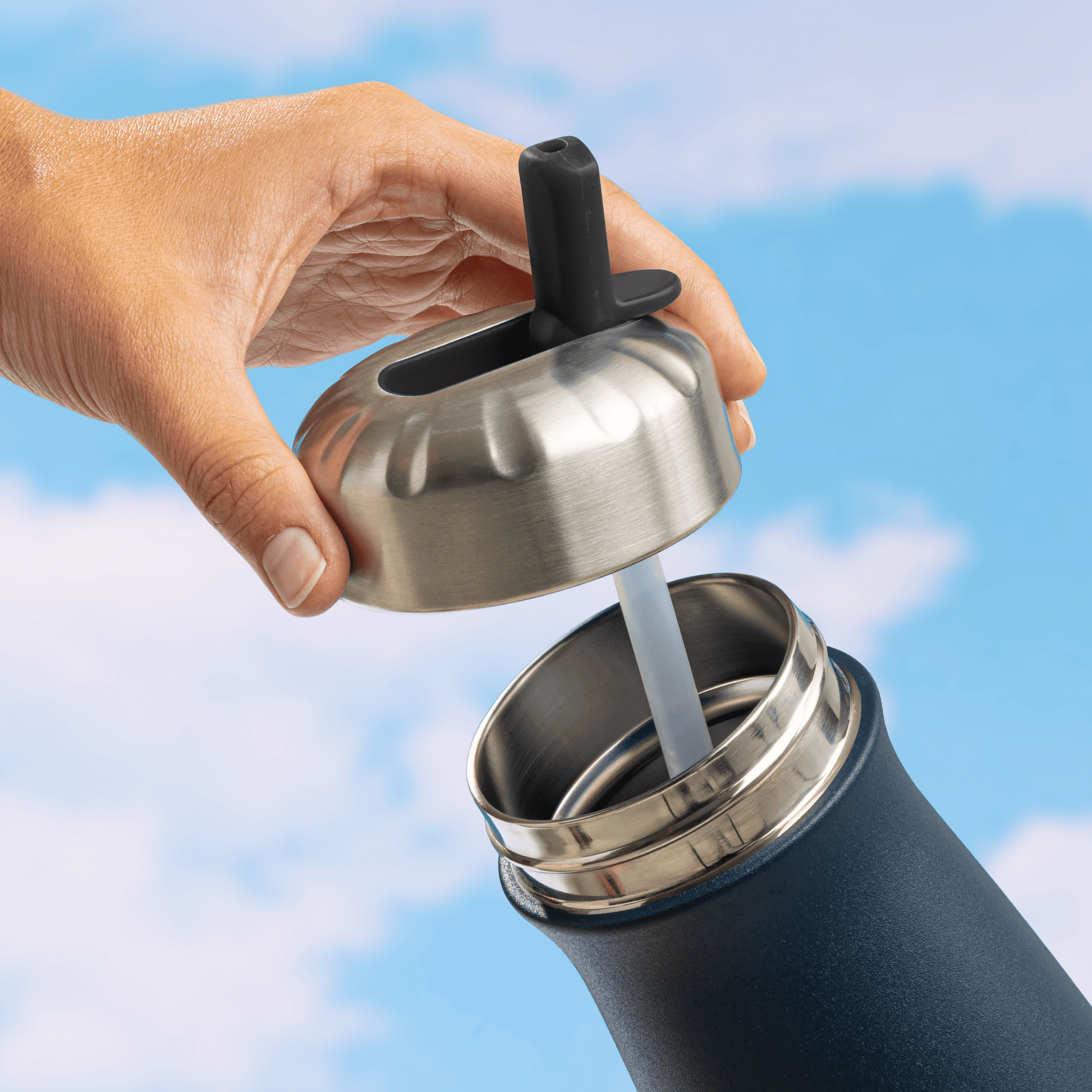 traveler-flip-straw-lid-r0 Swell_Flip_Straw_Cap_Traveler-Straw-Down-Bottle-1.png